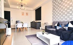 Cozy Minimalist Suite At Urban Suites Georgetown By Superstay